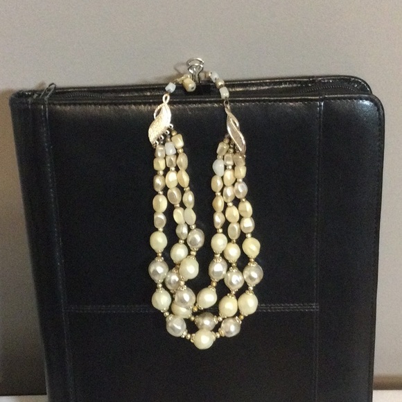 3 strand graduated Pearl 9” necklace - Picture 2 of 6